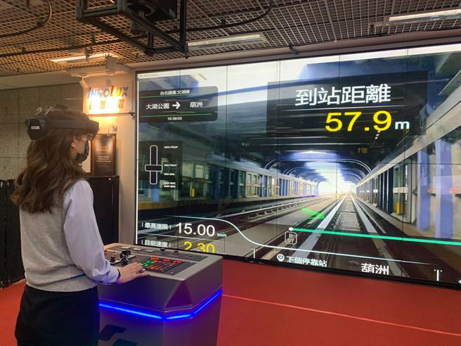 學員能在此反覆練習啟動列車、加減速及精準停靠站等基本駕駛技能。（黃婉婷攝）