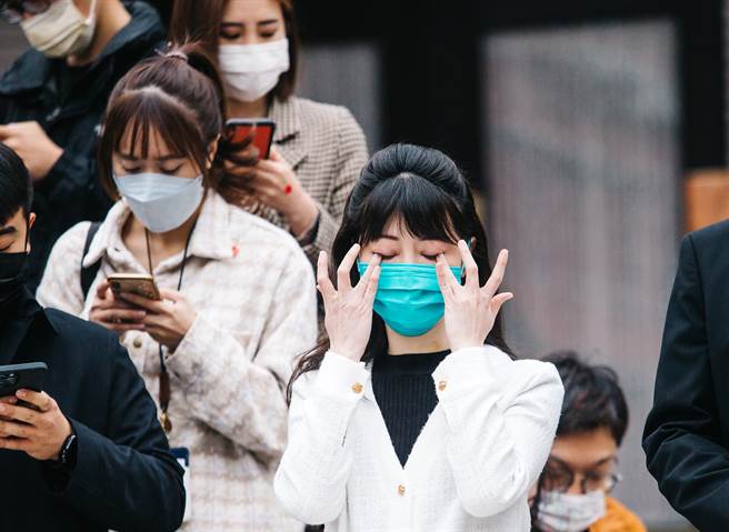 精神科医师沈政男表示，这类型的情人从认识到交往，总共会有9种表现，包括自恋、放电、到手、控制、多疑、忌妒、暴怒、攻击与威胁，是典型的「恶性自恋式恐怖情人」。（图／记者郭吉铨摄影）