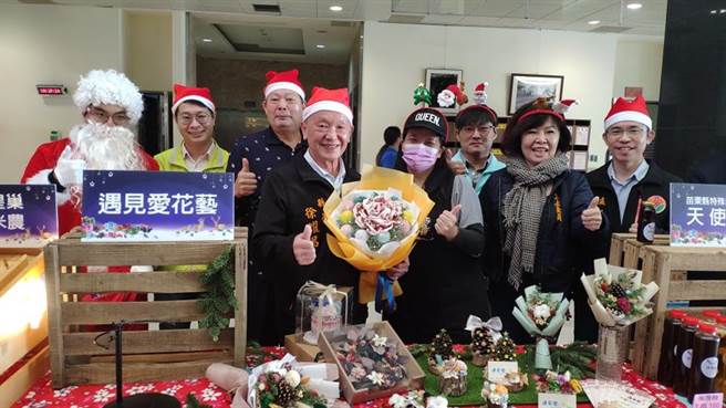 苗栗縣長徐耀昌邀請大家一起來苗栗歡度耶誕夜。（李京昇攝）