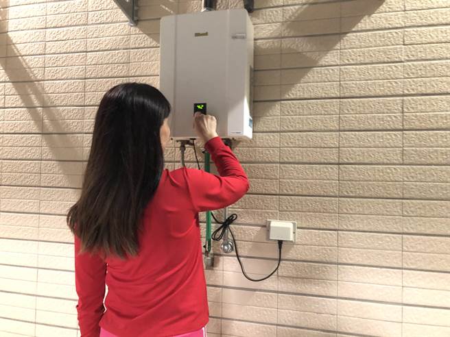 大千医院副院长蔡建宗提醒民眾，热水器一定要安装在通风良好的地方，并定期检验，才能确保安全。（大千医院提供／谢明俊苗栗传真）