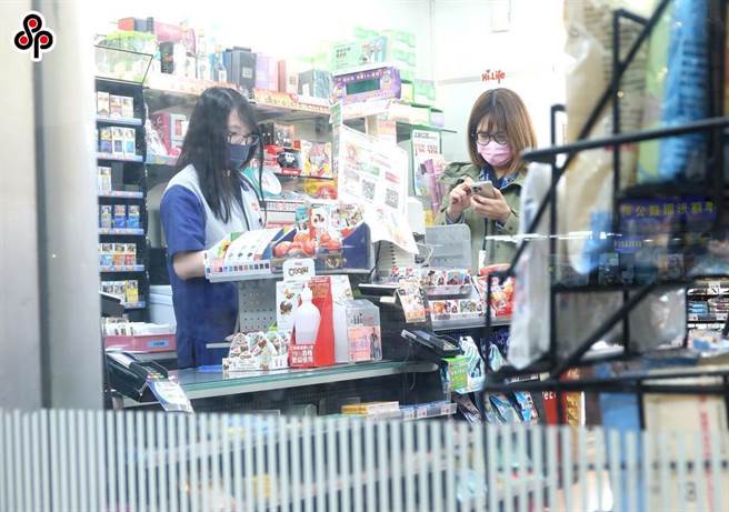 劳动部今天公布「职场夜间工作安全卫生指引」。（报系资料照）