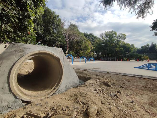 草屯公所表示，宠物公园预计在12月底完工，目前正在进行收尾动作，也期待能尽快与民眾相见。（吴建辉摄）