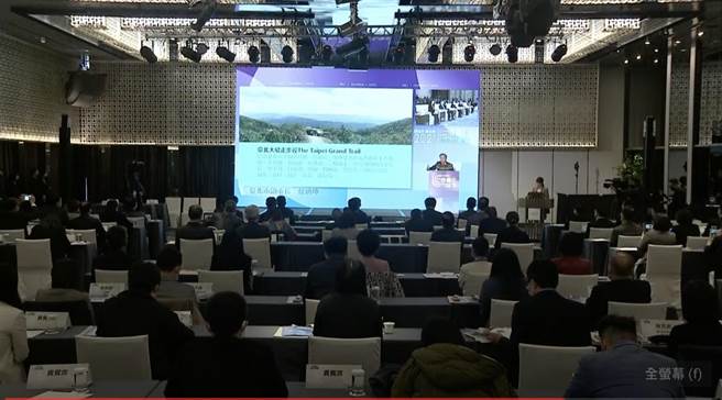 双城论坛台北部分由副市长蔡炳坤谈「故事在你身边流动、台北无围墙博物馆」。（摘自台北市政府转播）