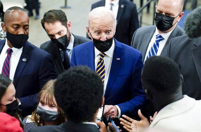 美國總統拜登的一名隨扈近期在網路上爆紅，網友大讚他激似好萊塢巨星湯姆克魯斯（Tom Cruise）。（資料照／美聯社）