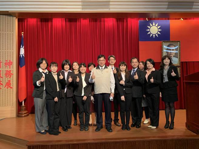 退辅会110年廉政楷模全体合影(台北荣家提供)。