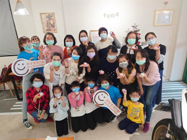 芥助网邻舍节邀请民眾响应「CIVIC HOUR」，一小时为社区做一件事。（芥菜种会提供／林良齐台北传真）