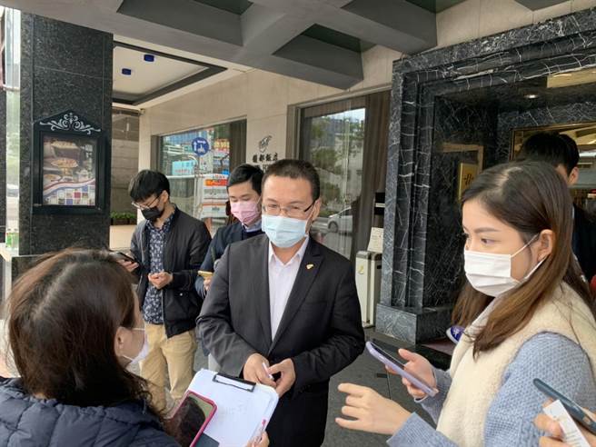 馥都饭店总经理今出面说明。（王扬杰摄）