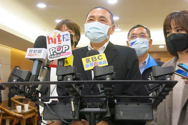 新北市長侯友宜今出席六大團體共同捐贈新北市輪椅150台及助行器65台捐贈儀式表示，他17日已安排了兩個公事行程。（陳慰慈攝）