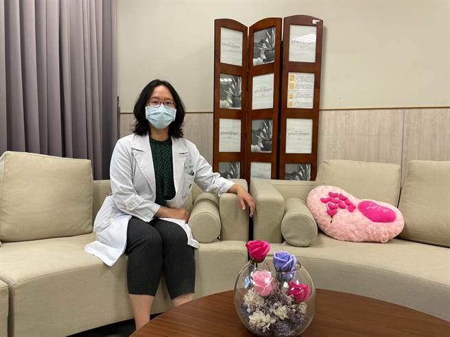 中国医药大学新竹附设医院感染科主任张凯音提醒，民眾仍须完整接种疫苗、做好防疫措施，才能降低感染机率。（庄旻静摄）