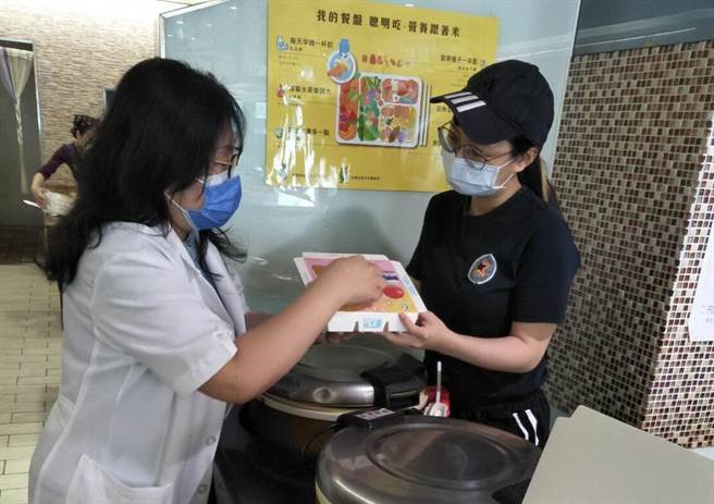 南投县卫生局，推广均衡饮食餐盒。（南投县政府提供／廖志晃南投传真）