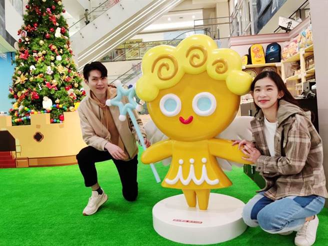 Global Mall新北中和店在26日前打造了獨家「耶誕薑餅人王國」，每兩小時更會有飄雪時間。（Global Mall提供）
