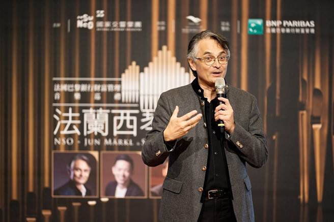 在一年内已歷经4次隔离，国家交响乐团艺术顾问准．马寇尔，明年1月1日也将就任音乐总监，他表示，运用隔离期间为在台湾的工作做预备，这次整场他为观眾安排法国作曲家曲目，可从中听见不同时期的法国音乐。（国家交响乐团提供）