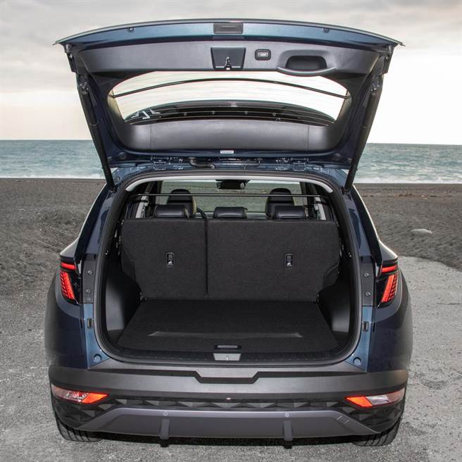 行李厢空间平整化设计。（陈大任摄）