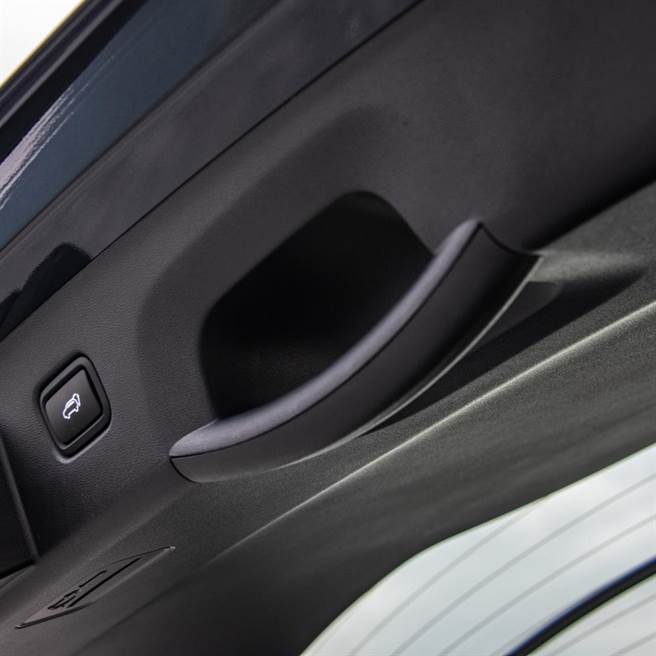 电动尾门附把手。（陈大任摄）