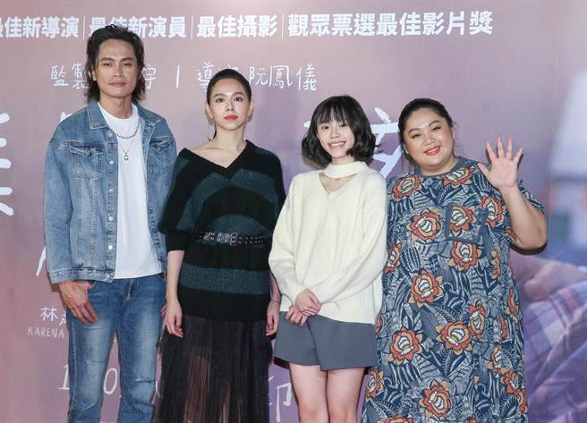黄镫辉（左起）、夏于乔、林真亦、蔡嘉茵1日出席《美国女孩》首映会。（粘耿豪摄）
