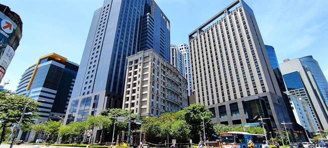 北市政府地政局统计11月房市交易移转栋数，板桥区第三。（陈慰慈摄）