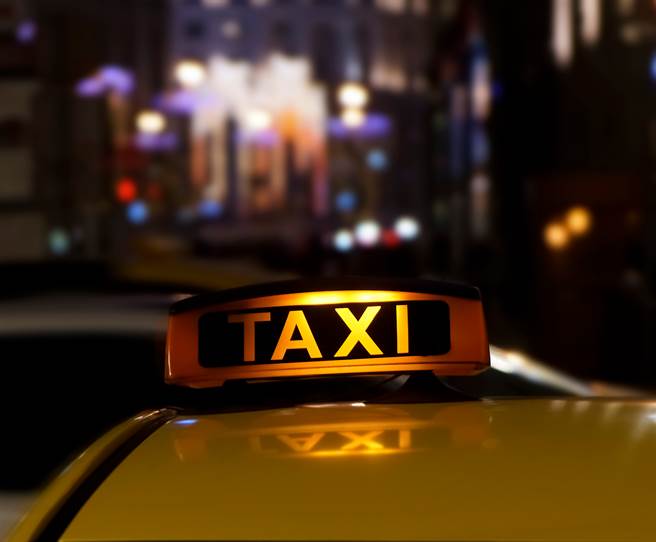 一名网友回忆20几年前，自己开计程车载林森北酒店小姐，艳遇的故事。（示意图，达志影像/shutterstock）