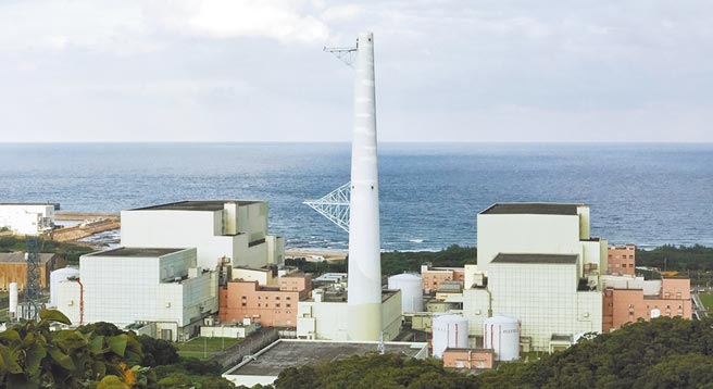 核四前厂长王伯辉接受专访指出，整个执政党的官员都在「输出恐惧」，他强调，非核家园充满政治人物的「话术」，未来不间断的无碳电力才是国家应该发展的基础。图为龙门核电厂。（本报资料照片）