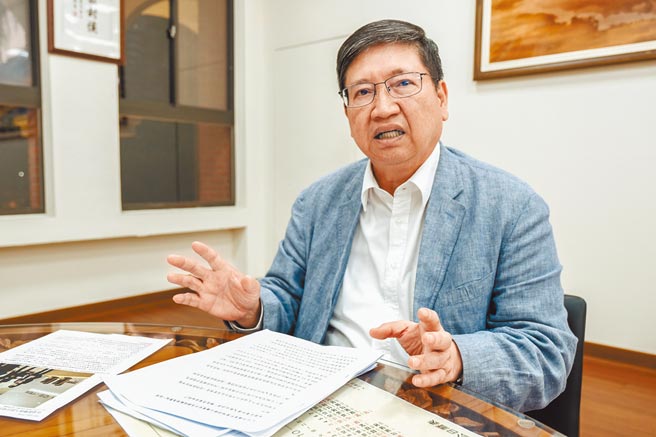 新竹县长杨文科说，为政治目的去消费园区，只会徒增笑柄。（罗浚滨摄）