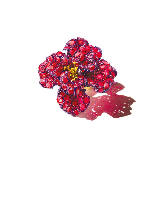 赵心绮的《红宝石牡丹胸针》获得英国伦敦V&A博物馆纳为永久馆藏。（CINDY CHAO提供）