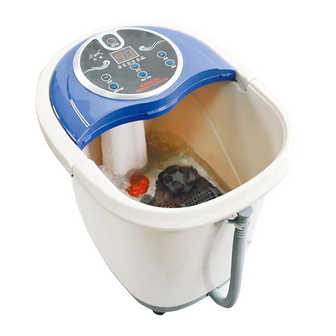 PChome 24h購物紓壓商品熱銷第2名的日虎自動滾輪泡腳機，12月15日前享暖心價2999元，加贈10包藥草包。（PChome 24h購物提供）