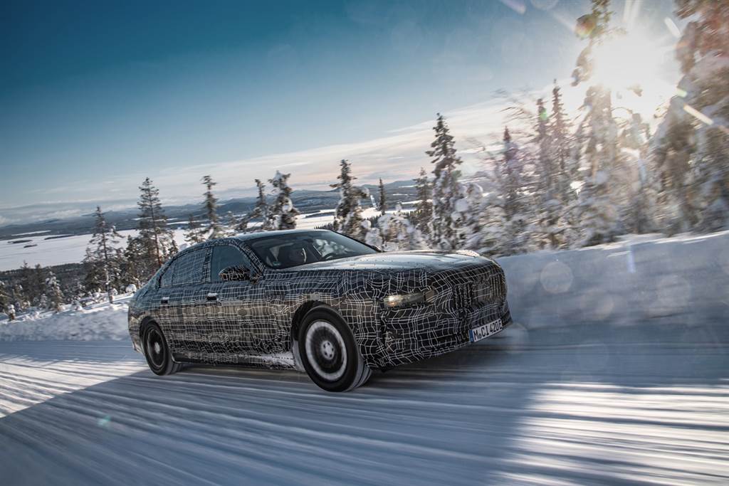BMW i7正在北極圈進行行駛動力學測試（圖/CarStuff）