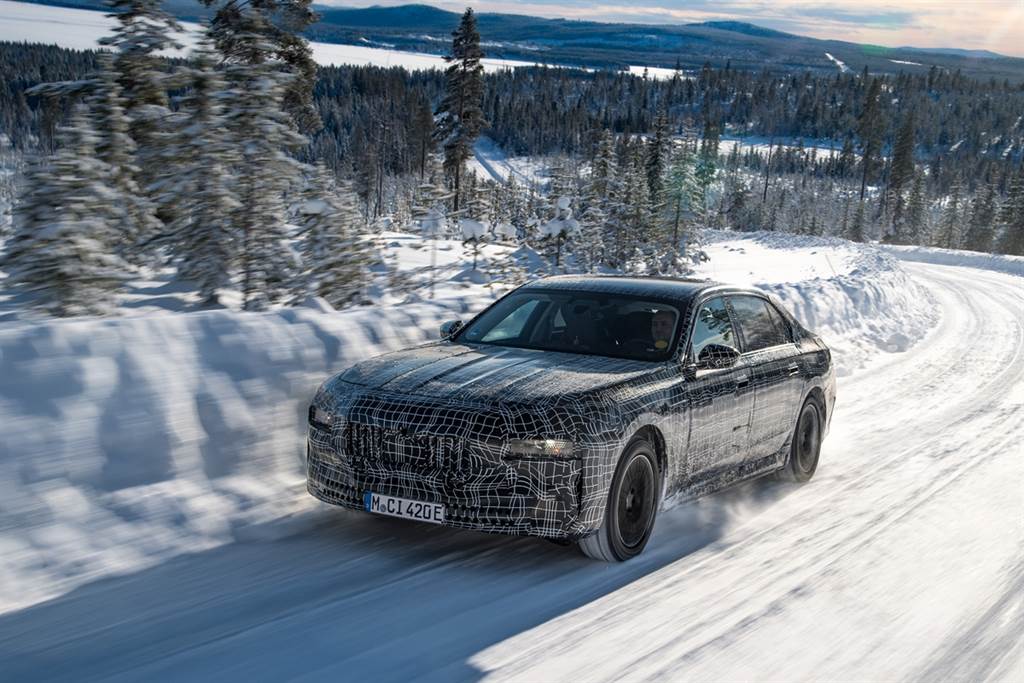 BMW i7正在北極圈進行行駛動力學測試（圖/CarStuff）