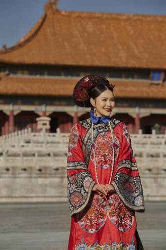 周蕙化身娘娘造訪北京故宮 傻大姊上演宮鬥較勁
