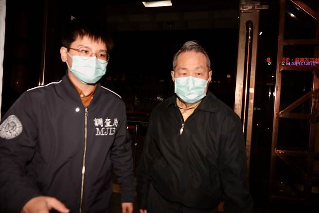 谢士明(右)(陈志贤摄)