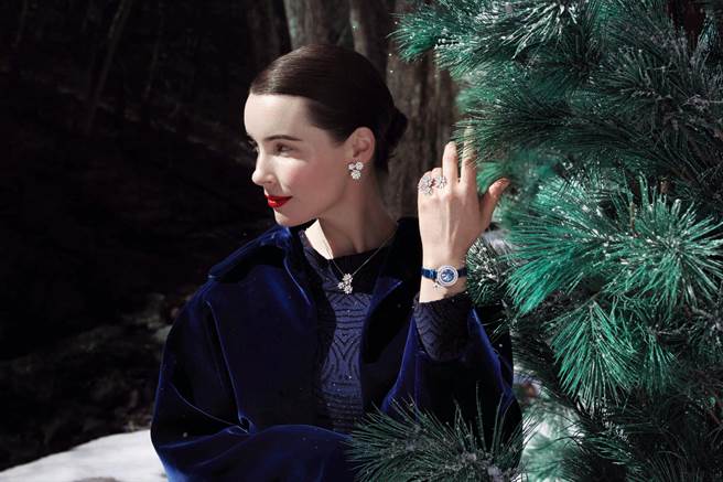 梵克雅宝在耶诞季节登场的Lotus系列珠宝，以钻石诠释莲花清新脱俗之美。（Van Cleef &amp; Arpels提供）