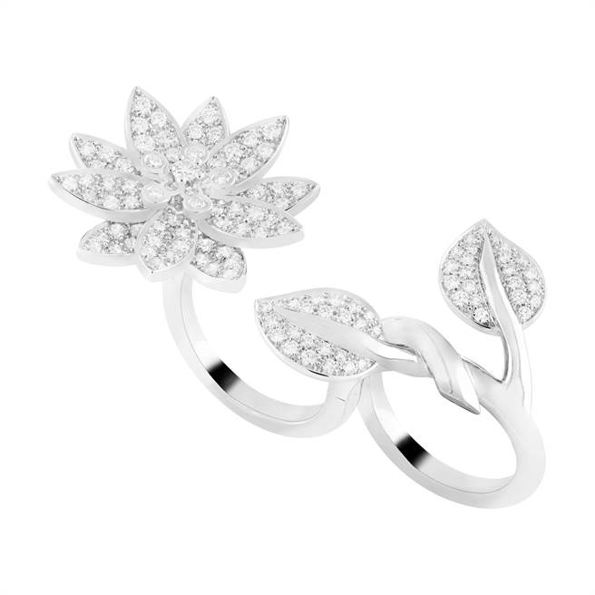 梵克雅宝Lotus Between the Finger莲花指间戒，约105万元。（Van Cleef &amp; Arpels提供）