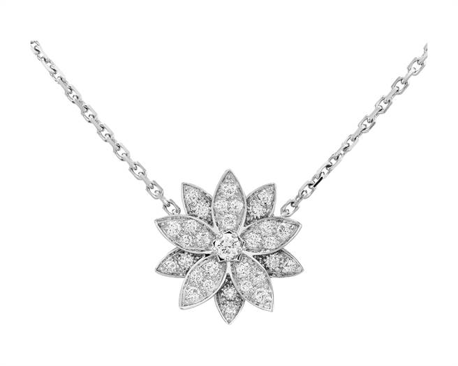 梵克雅宝Lotus莲花炼坠，小型款，约31万2000元。（Van Cleef &amp; Arpels提供）