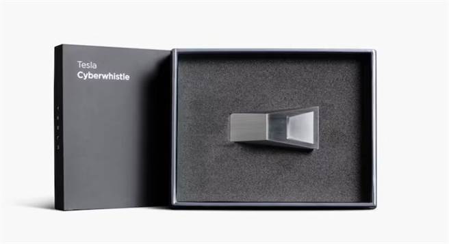 马斯克推出千元特斯拉哨子反讽苹果。（图／取自特斯拉官网）