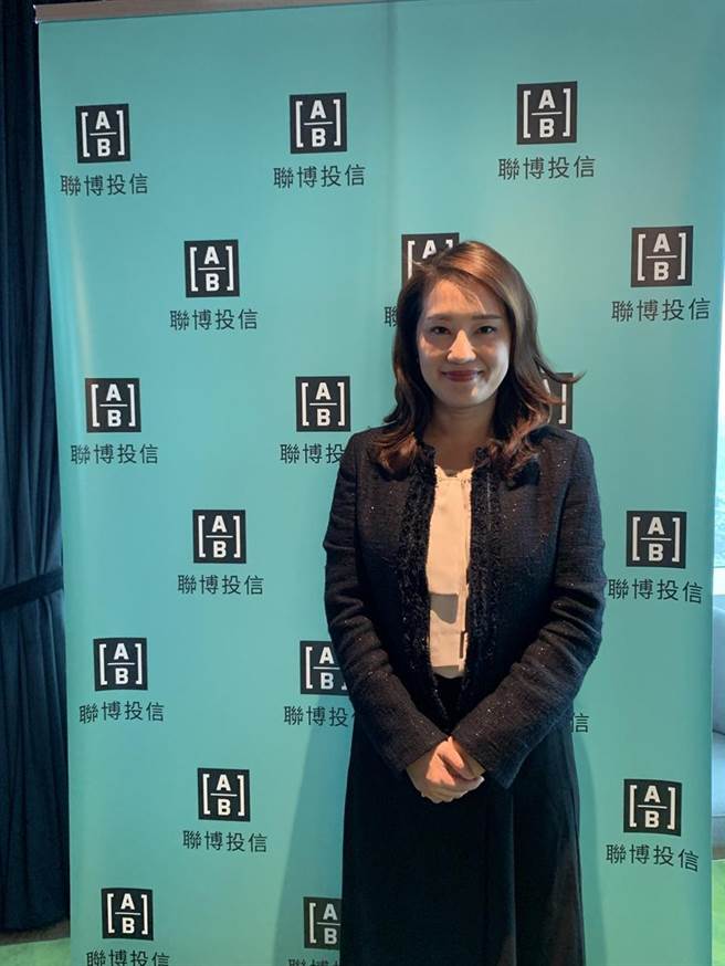 （联博投信固定收益资深投资策略师江常维：2022年布局债券建议分散各债券，包含美高收、新兴市场美元债与证券化资产等。图/黄惠聆摄）
