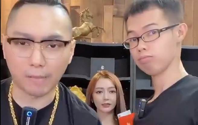 連千毅今開直播，竟出現鄧佳華，讓網友覺得被耍了。（圖／FB@蘭庭精品）