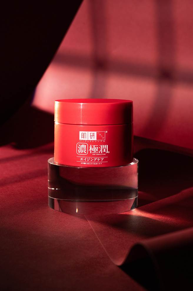 「肌研極潤抗皺緊實多效凝露」添加雙重有效成分。（肌研提供）