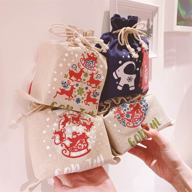 Vana Candles推出聖誕節福袋，共有四款可供選擇。（邱映慈攝）
