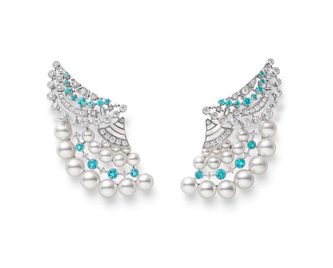 MIKIMOTO青海波纹造型蛋白石珍珠耳环，171万元。（MUKIMOTO提供）