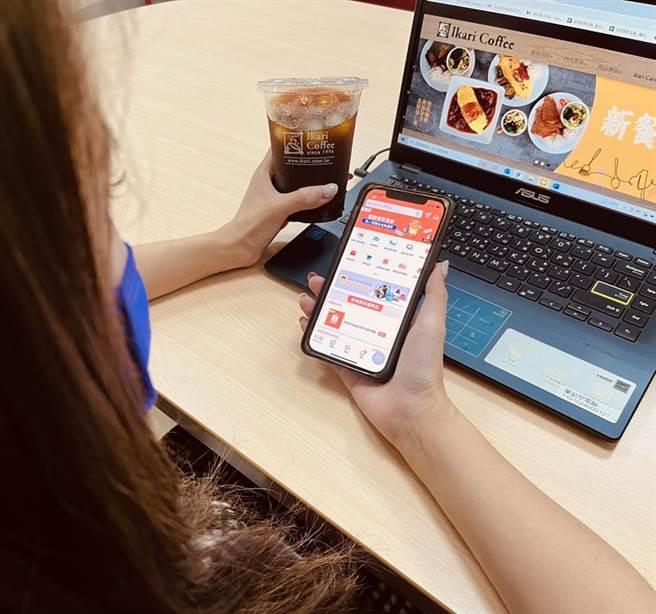 怡客咖啡聯手蝦皮購物推年終優惠，全品項飲品買一送一再享購物150元折扣。圖／怡客提供