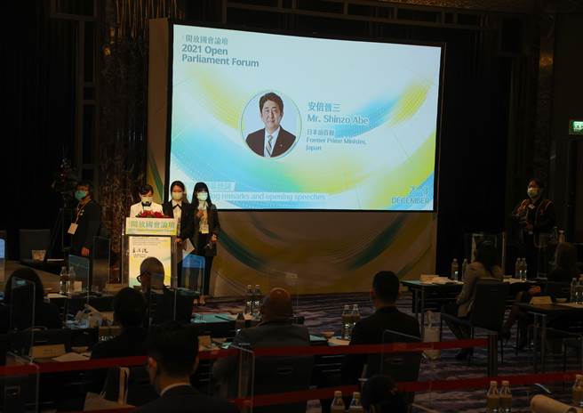 安倍晋三2021年12月1日受国策研究院邀请，以「新时代台日关系」为题发表视讯演说。 (图/中央社) 