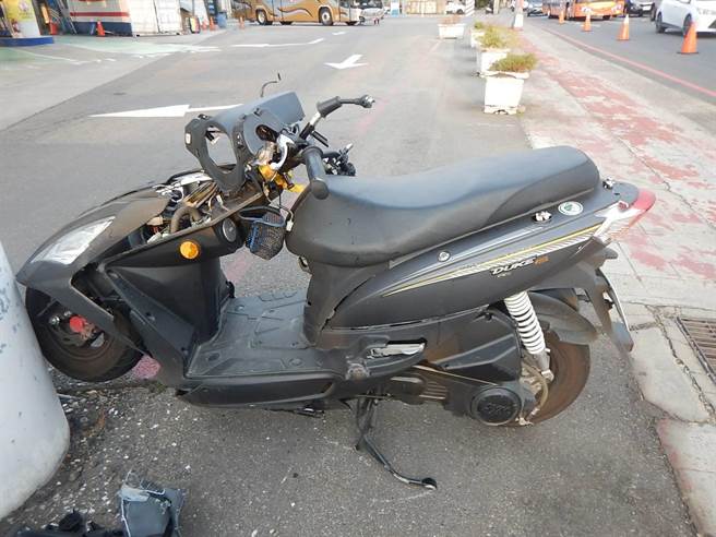 台中市警察局第六分局1名员警执勤行经西屯区环中路1段时，与违规自小客车发生碰撞导致重伤抢救回天乏术。（民眾提供／卢金足台中传真）