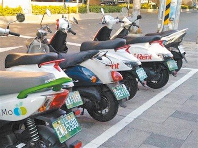 台北市交通局5月中宣布1280定期票加价购优惠，绑定共享机车可享前200分钟、约原价6折的优惠价，12月起WeMo Scooter、GoShare及iRent再推年终加码补助。（黄婉婷摄）