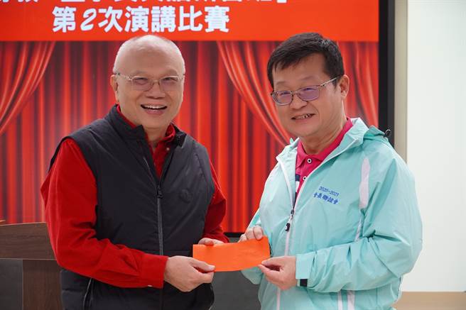 菁鐸獅子會前會長陳澤民（右1）獲得第三名，表示對此次參與英語演講比賽收穫滿滿。（圖／劉毅提供）