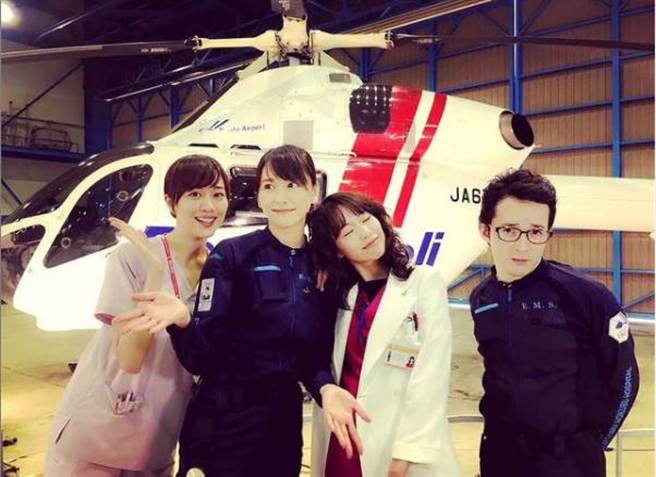 比嘉爱未因《空中急诊英雄》和女神新垣结衣、户田惠梨香成好友。(图／翻摄自比嘉爱未IG)
