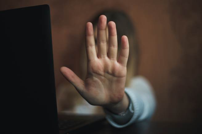 施暴有跡可循！精神暴力6大特徵 常被誤解當作「愛」。(示意圖/Shutterstock)