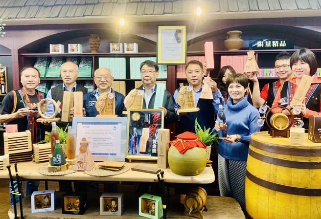信义乡农会酒庄今年成果丰硕，囊括国内外评鑑6项金牌。（廖志晃摄）