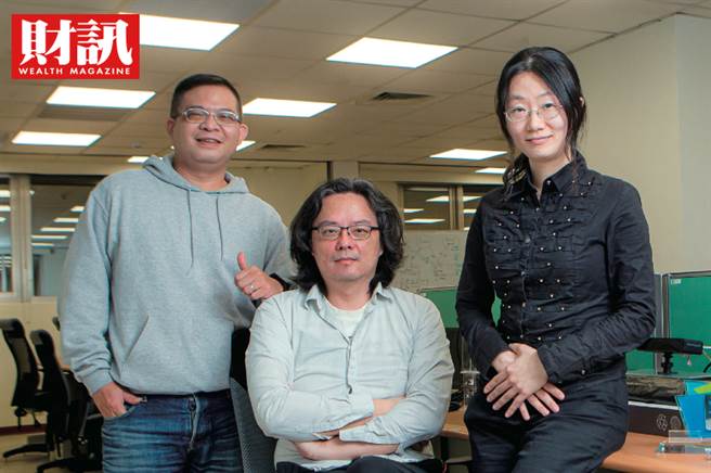 麦迪创董事长暨执行长江昱嫺（右）、技术长黄慕真（中）、董事长特助赖政彦（左）共同创办麦迪创。(图/财讯提供)