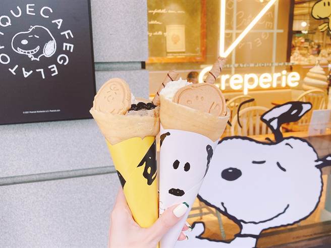 gelato pique café、微热山丘、十间茶屋推出美味的甜点新品，图中为史努比珍珠鲜奶油可丽饼、查理布朗珍珠鲜奶油可丽饼。（邱映慈摄）
