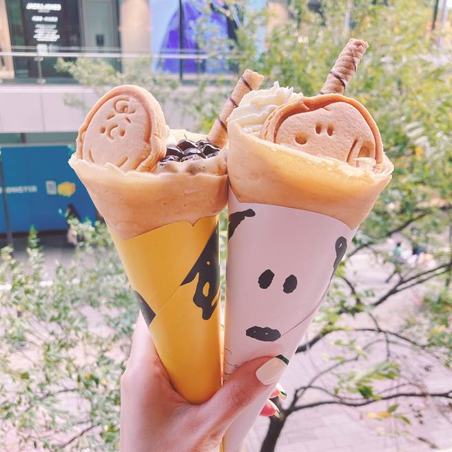 史努比珍珠鲜奶油可丽饼、查理布朗珍珠鲜奶油可丽饼。（邱映慈摄）