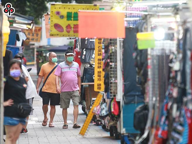 中央流行疫情指挥中心今年5月把疫情升为三级警戒，重创我国产业。（报系资料照）